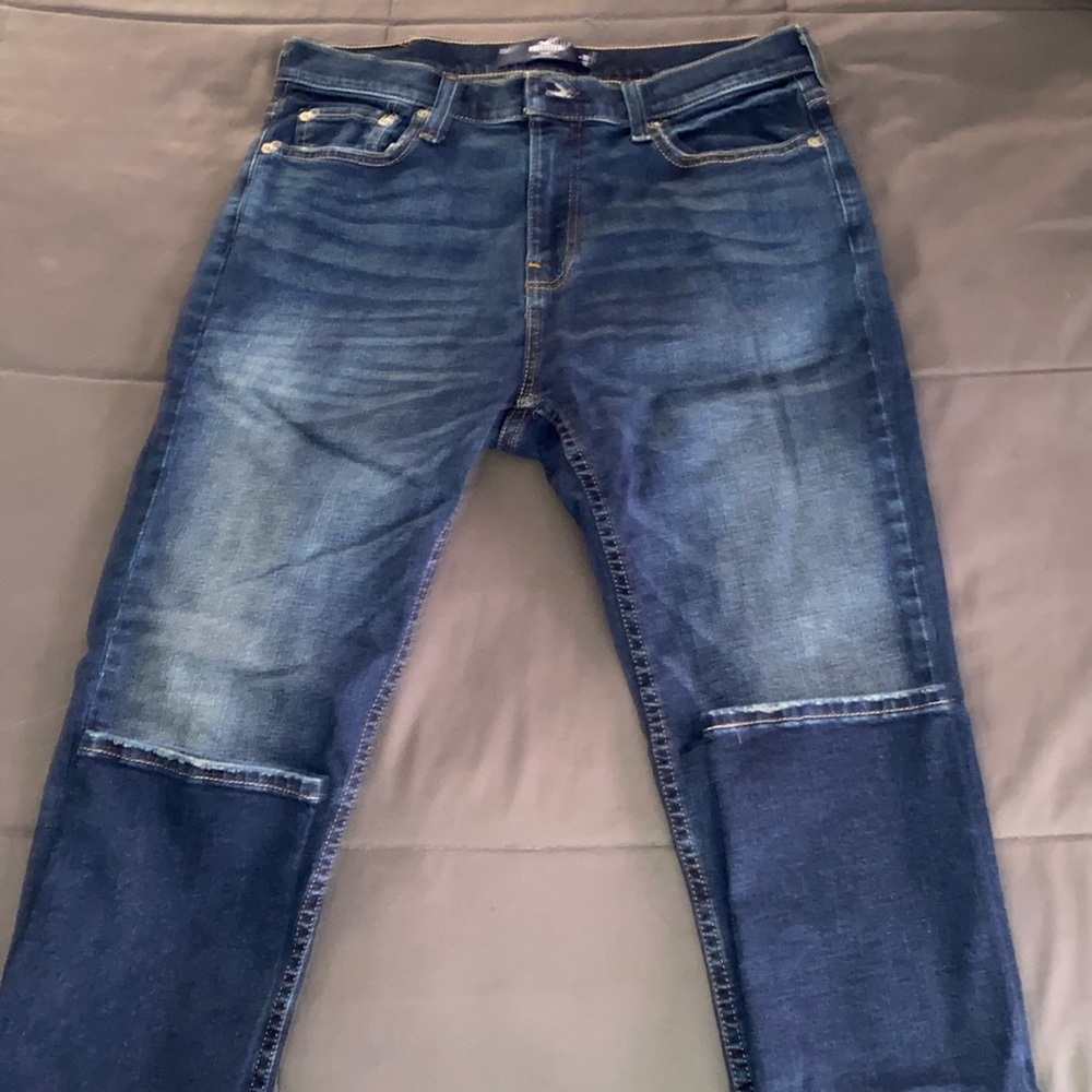 Men’s Hollister Taper Dark wash jeans. 32 EUC